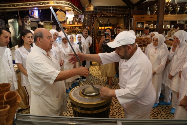 Dondurmanın bayrağını yükseklere çıkarmak için çabalıyor